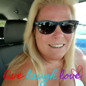 Meet your Posher, Lauree